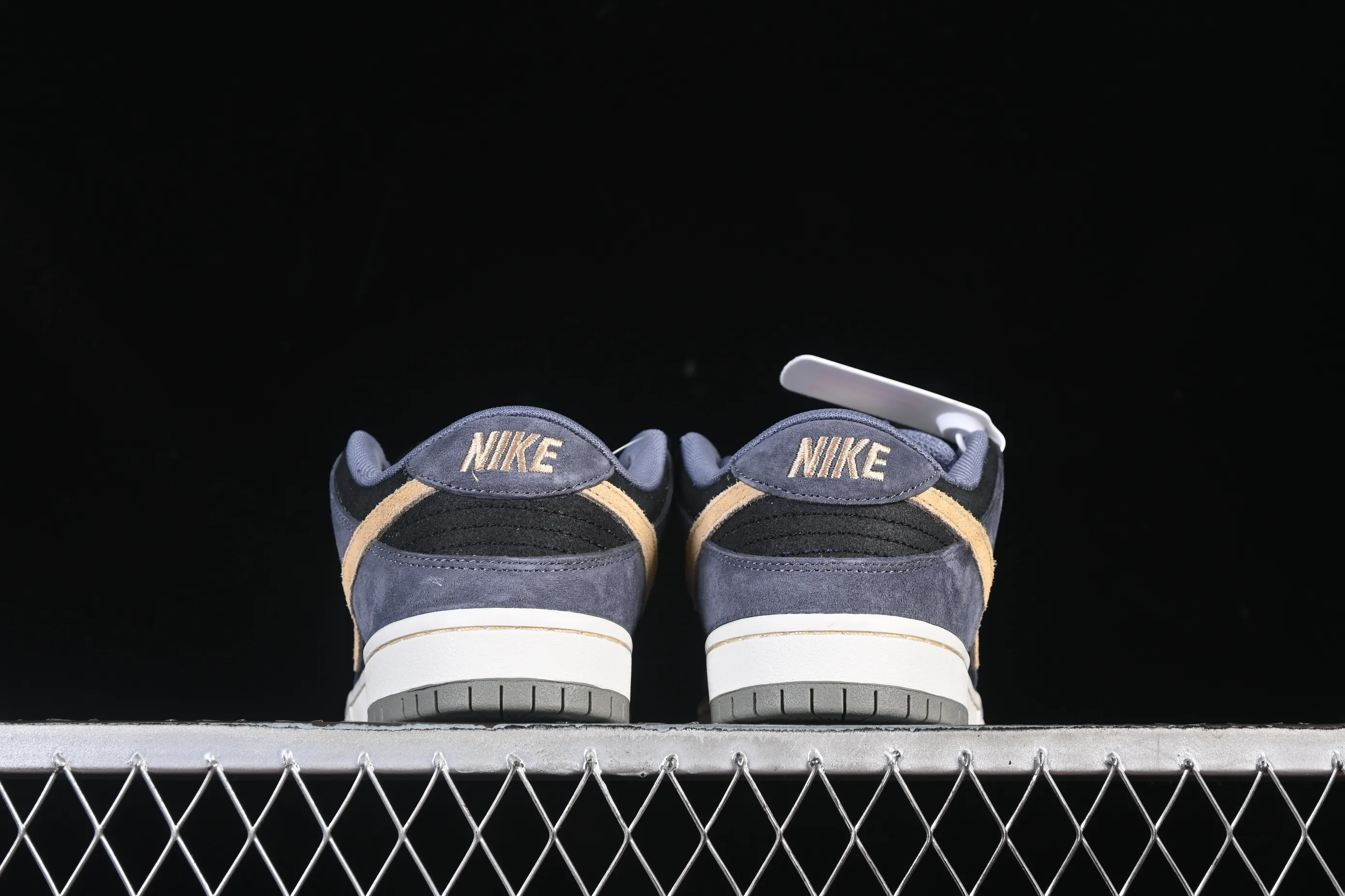 All Categories Nk SB Dunk Series Nk SB Dunk Low Low-top sneakers Nike Dunk SB Dunk Low "Dark Smoke Grey" smoke color low-top casual skate shoes HF3063-002